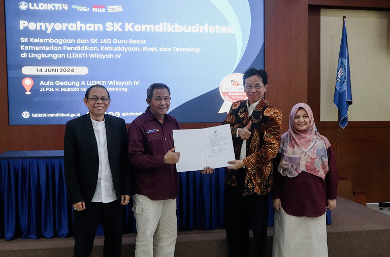 Ketua Prodi PPG Unpas Prof. Dadang Resmi Terima SK Guru Besar